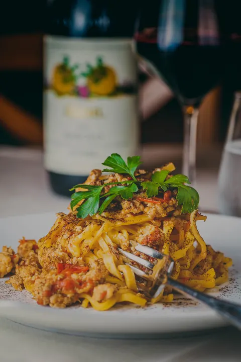 Fettuccine al ragù con vino rosso
