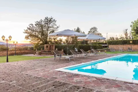 Piscina dell'Hotel La Pergola al tramonto