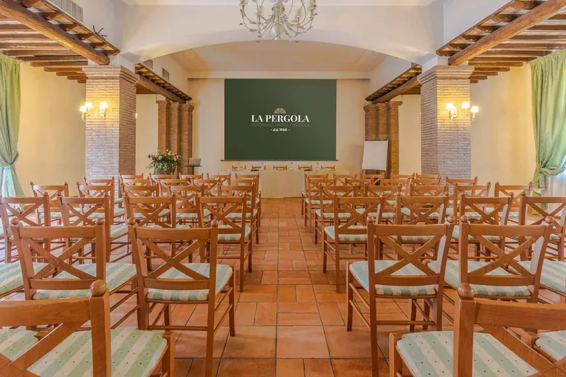Sala meeting allestita a platea per convegni e riunioni