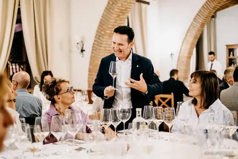 Serata di degustazione vini al ristorante